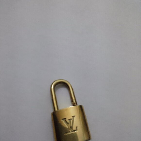 LV LOCK and KEY (#303 or #314) - Picture 2 of 4